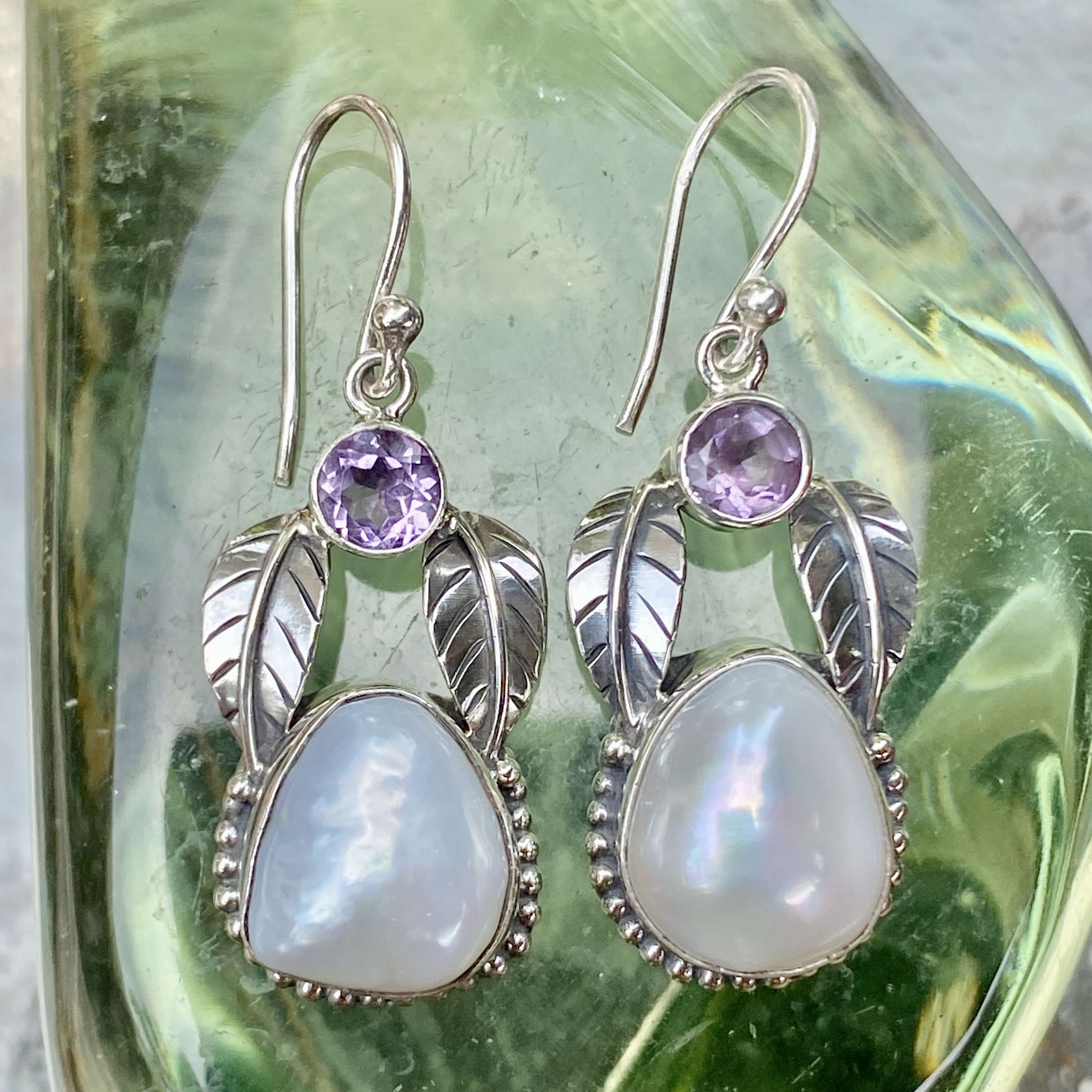 (HANDMADE 925 BALI STERLING SILVER EARRINGS WITH BIWA SHELL AND AMETHYST)